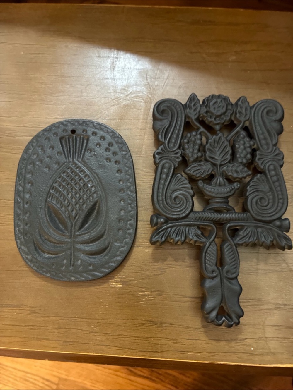 Cast Iron Trivet Set VTG Old Sturbridge Village Pineapple & Unmarked Grapeleaf